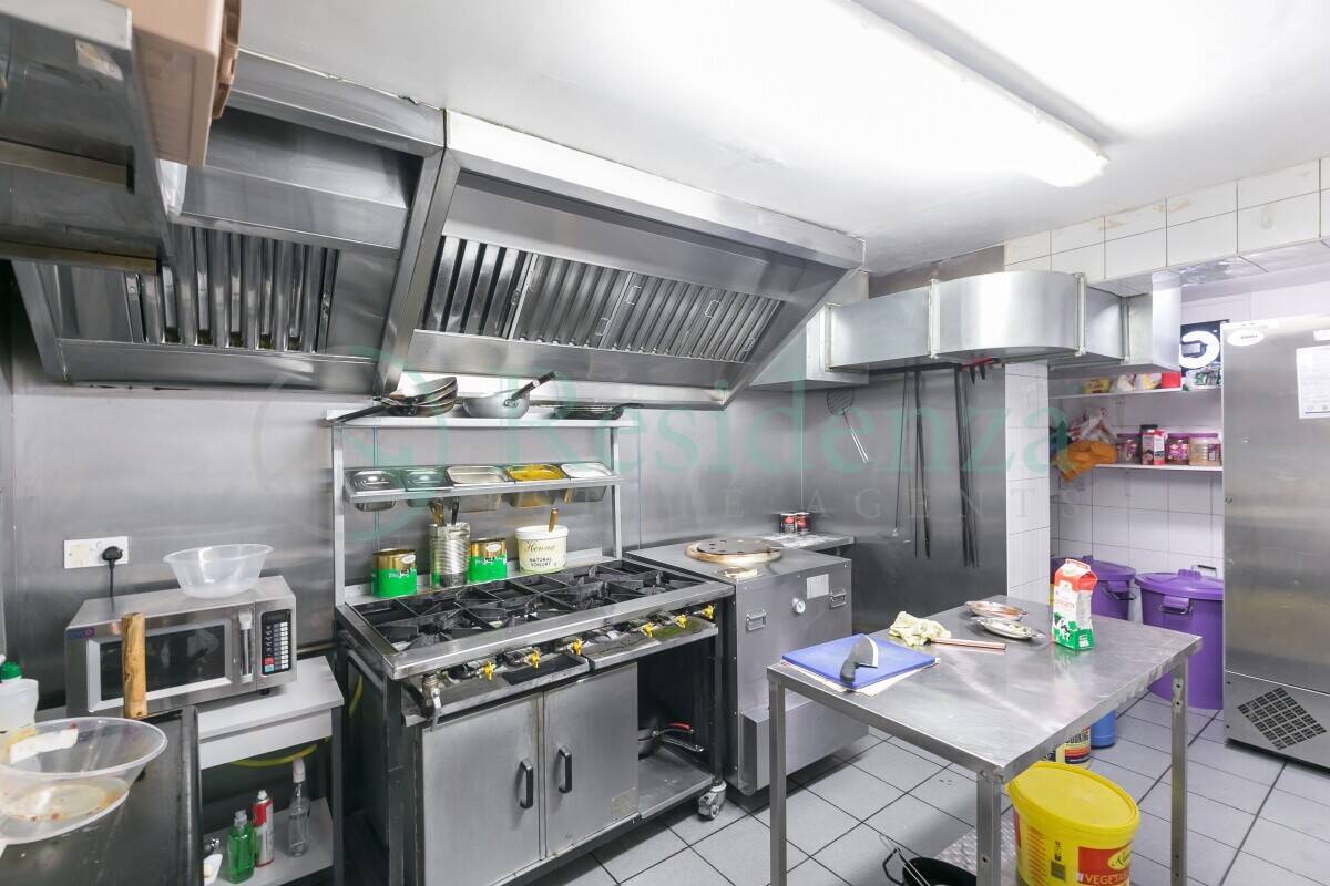 Excellent Located Takeaway Business outside Tulse Hill Station currently trading as an Indian Takeaw Photo 3