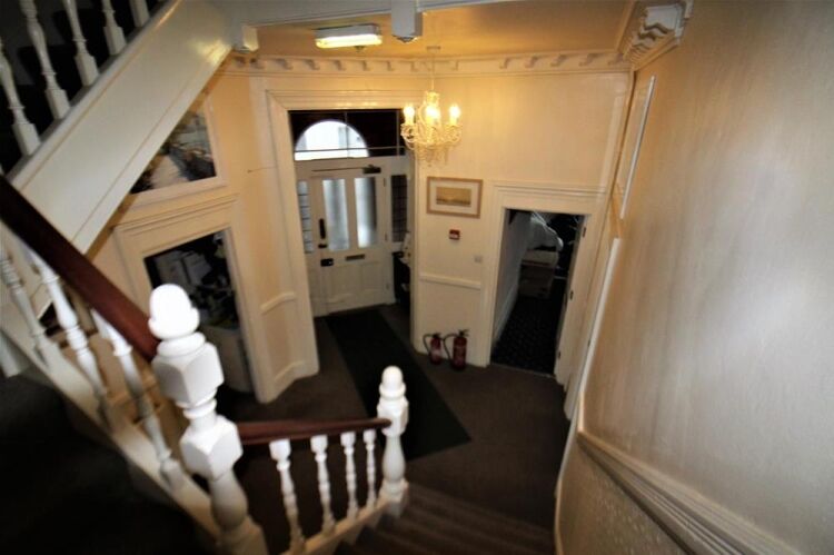 FREEHOLD
GUEST  HOUSE