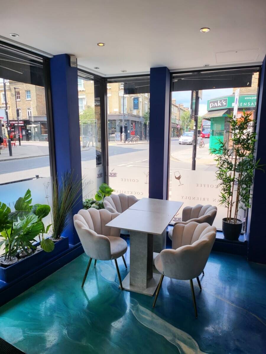 TRENDY CAFE AND DESSERT PLACE TO RENT IN BUSY AREA OF FINSBURY PARK