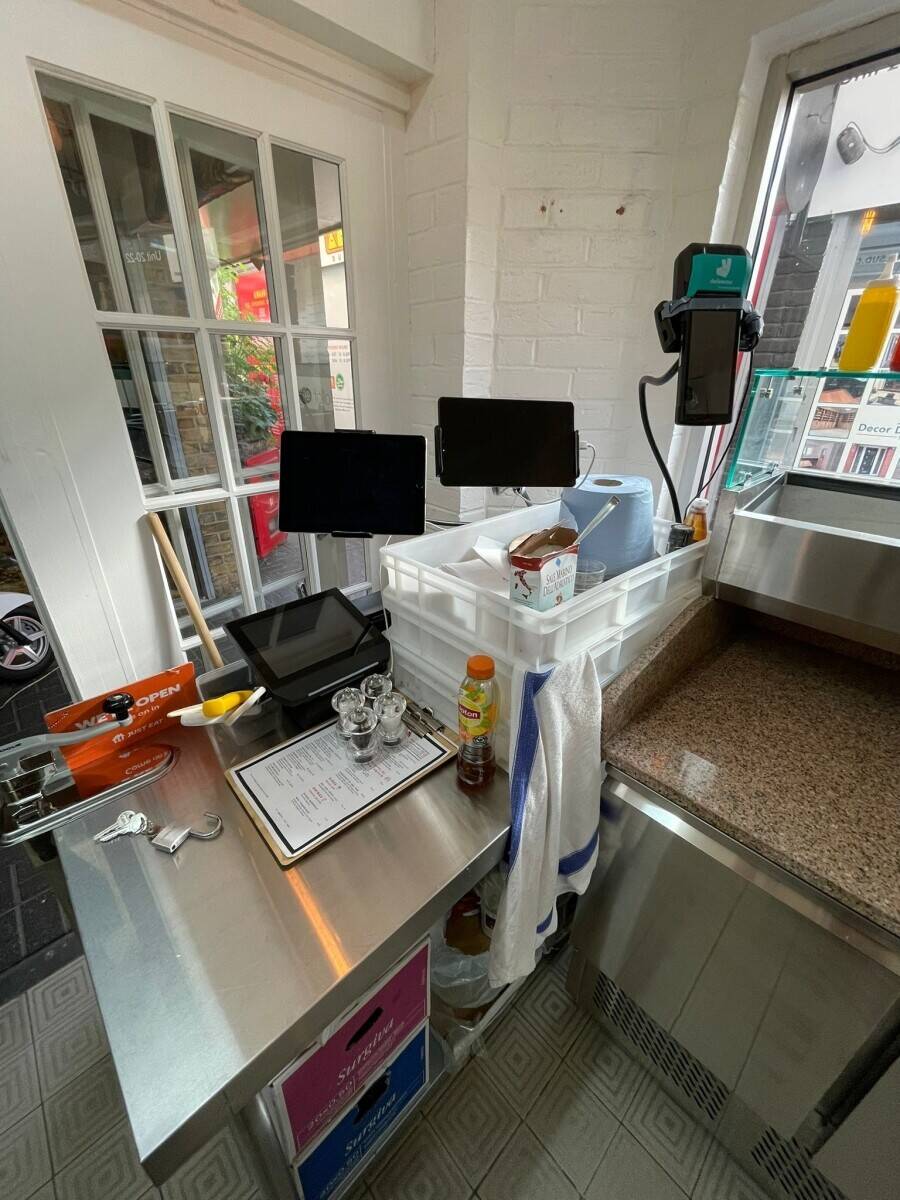 Italian Pizzeria For Sale in South Harrow, London  Photo 3