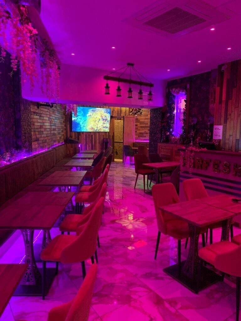 Restaurant Mediterranean and Pizza for sale with Live Entertainment License  in Isleworth London