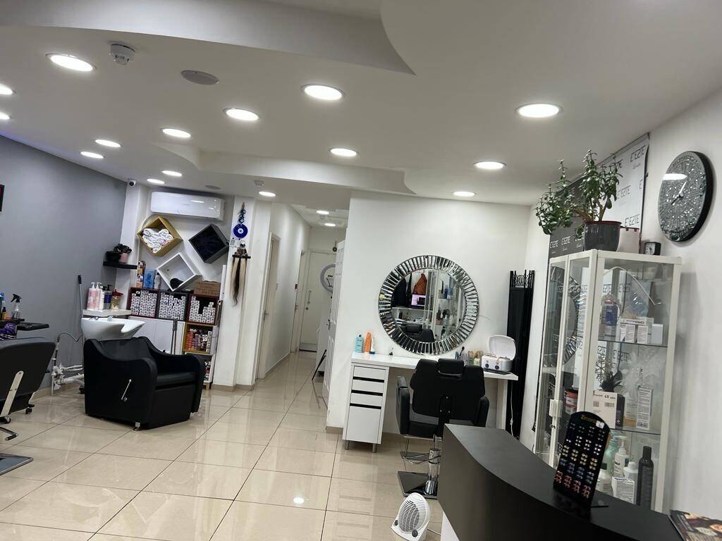 Newly established Hair & Beauty Salon for sale in Leyton London- staff run Photo 3
