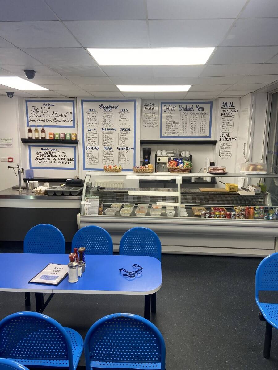 Cafe next to QPR ground in Shepherd’s Bush Photo 3