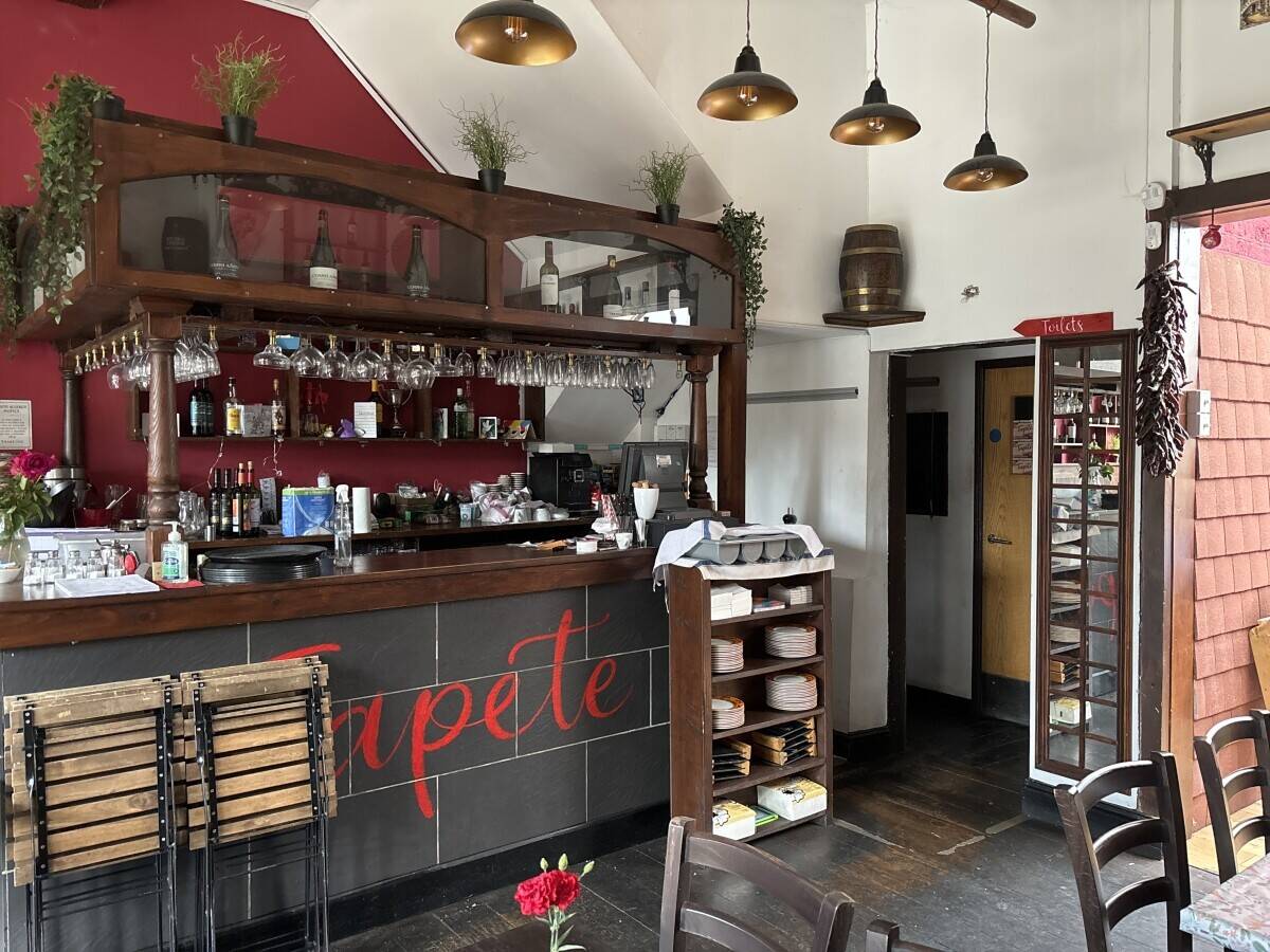 Reputable Spanish Restaurant with Bar for sale in London Photo 3