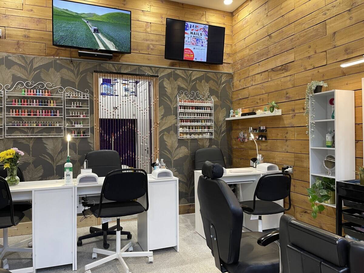 USA nails and beauty for sale in Glasgow west end  Photo 4