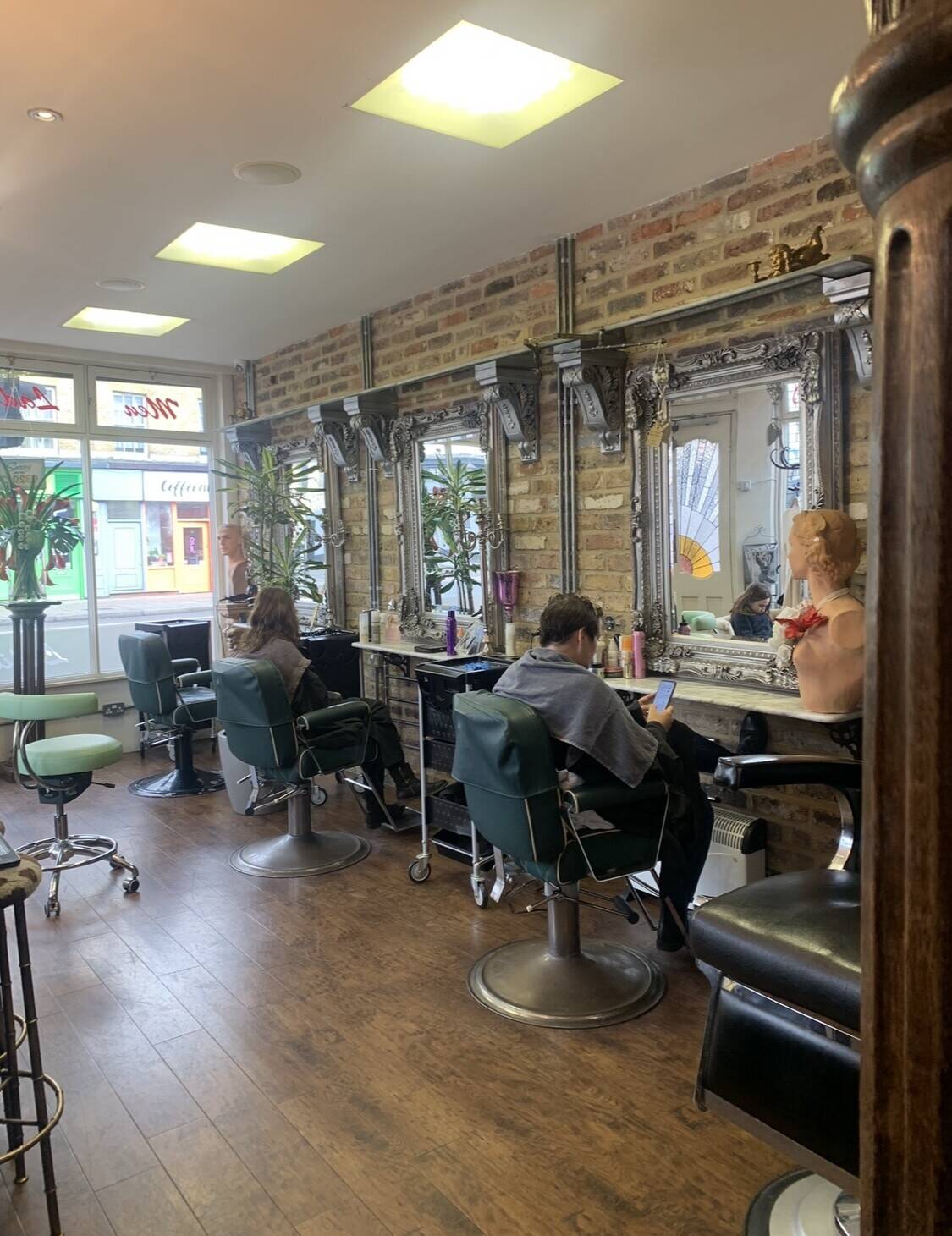 European hair and beauty salon for sale in South London Photo 3