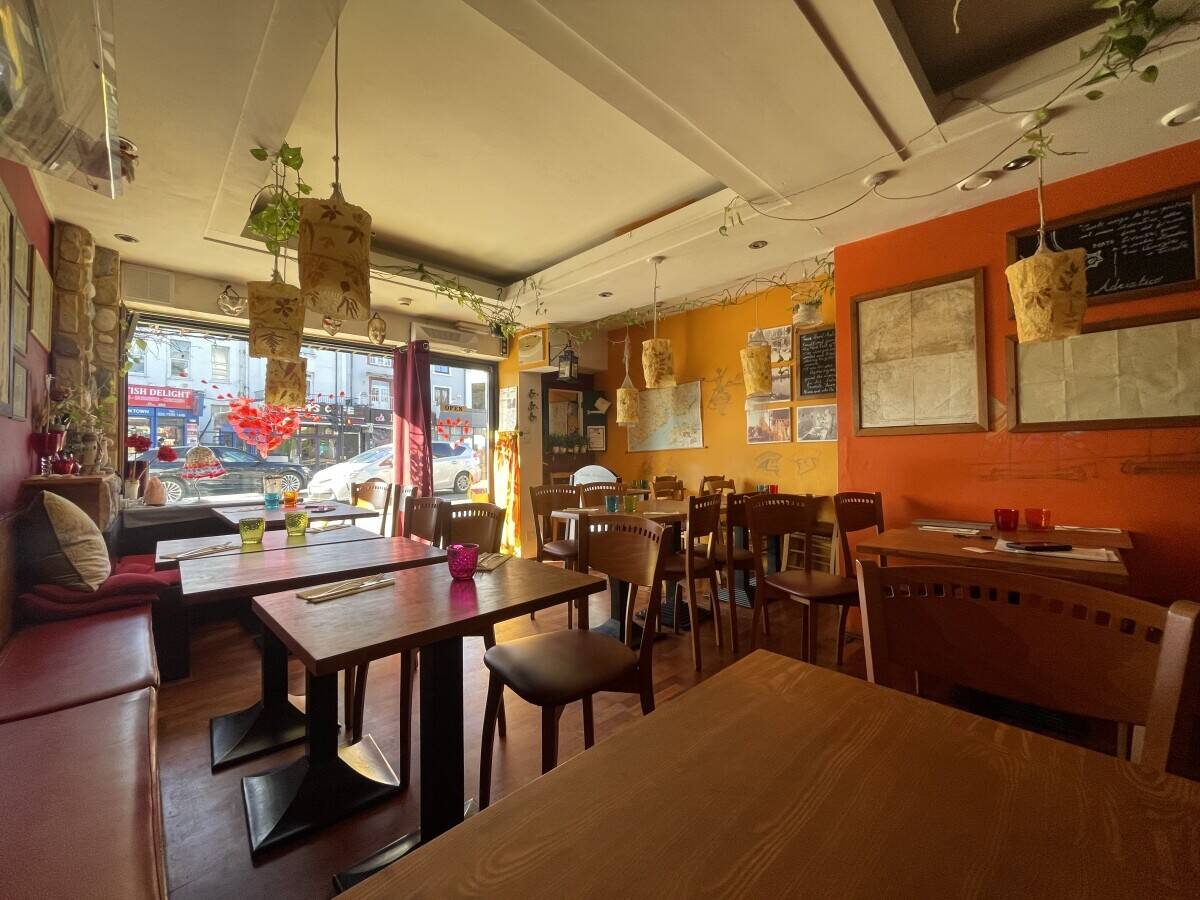 Fully equipped and well established Italian restaurant with one bedroom flat above it
