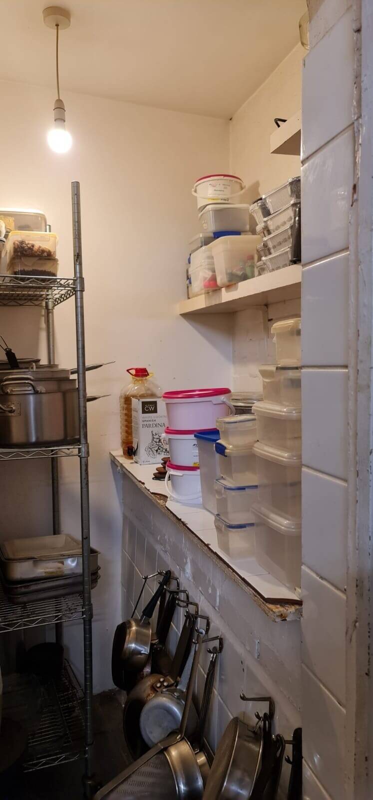 Well-established Italian deli in the heart of Finsbury Park area Photo 4