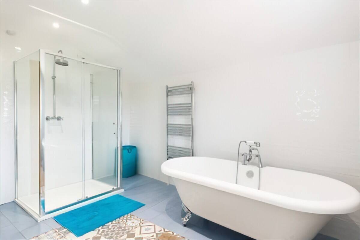 Holiday Cottage for Sale, Close to the Cotswolds