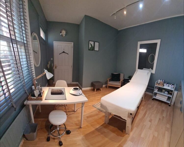 ***REDUCED*** Esteemed Hair & Beauty Salon Located in Somerset for Sale