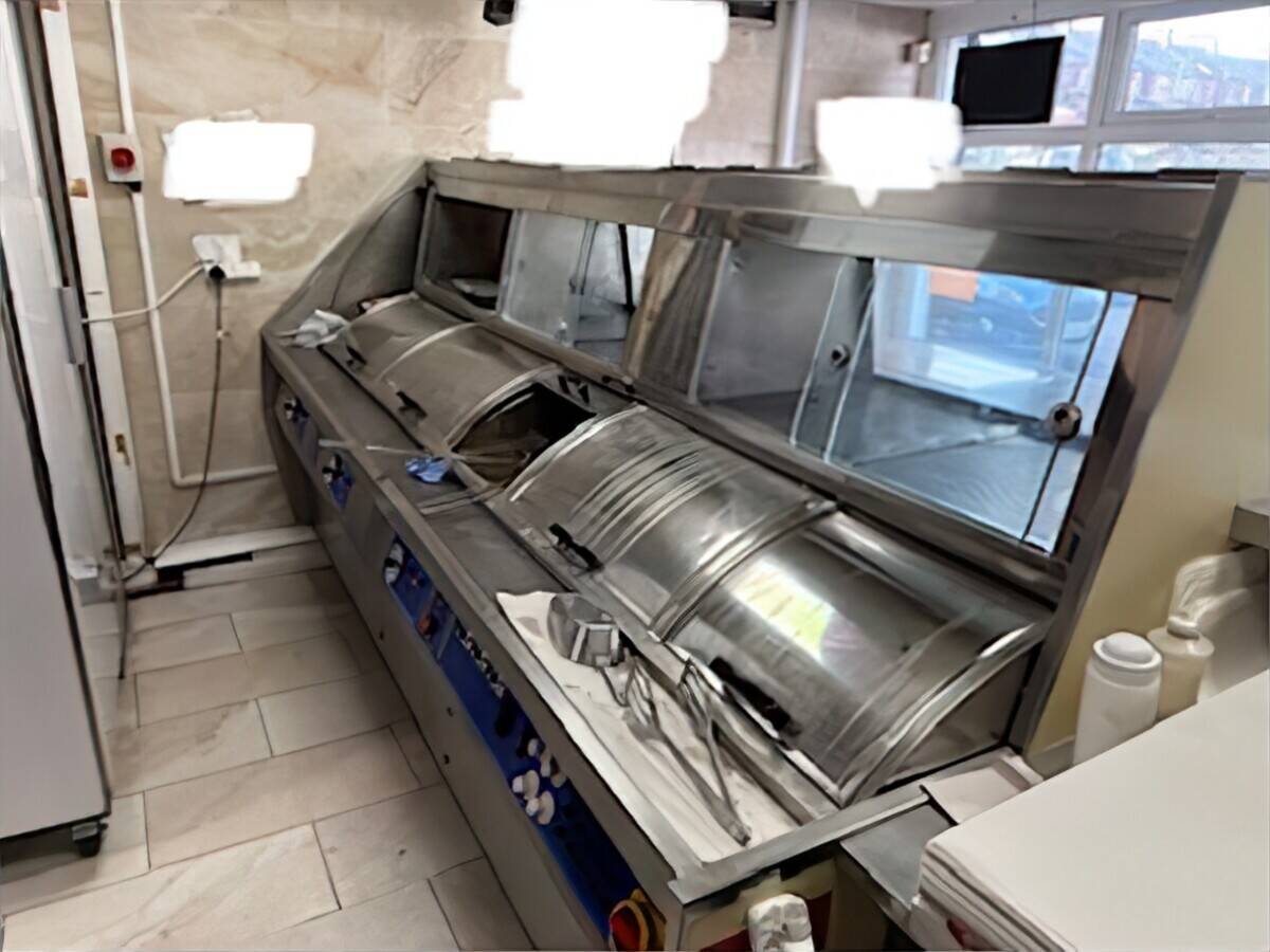 FISH CHIPS AND PIZZA TAKEAWAY AND DELIVERY SHOP IN TEESIDE Photo 3