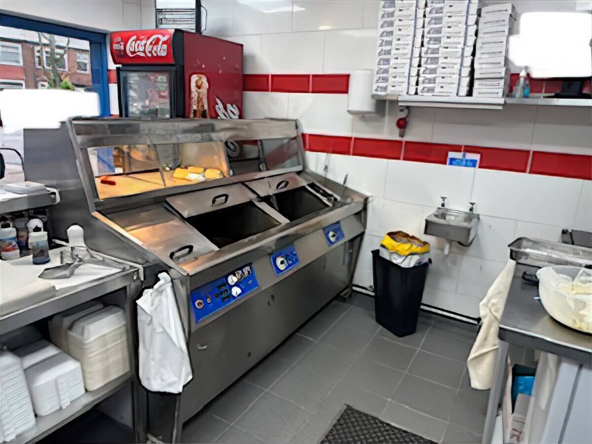 FISH CHIPS AND PIZZA TAKEAWAY AND DELIVERY SHOP IN TYNE AND WEAR