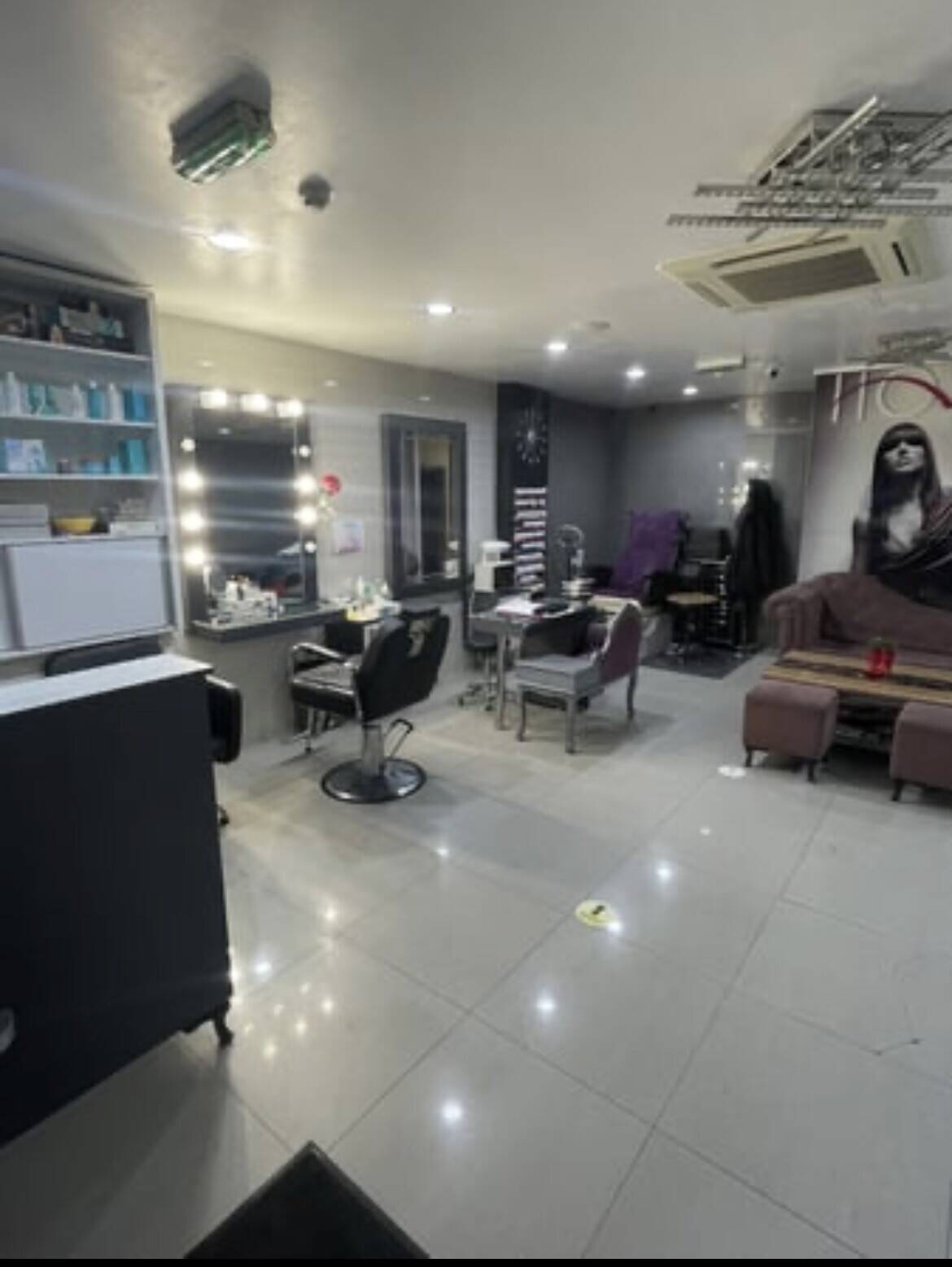 Hair and beauty salon for sale in Woodgreen London Photo 3