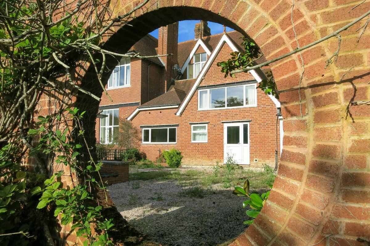 A beautiful & successful, period-styled 14-bedroom hotel
