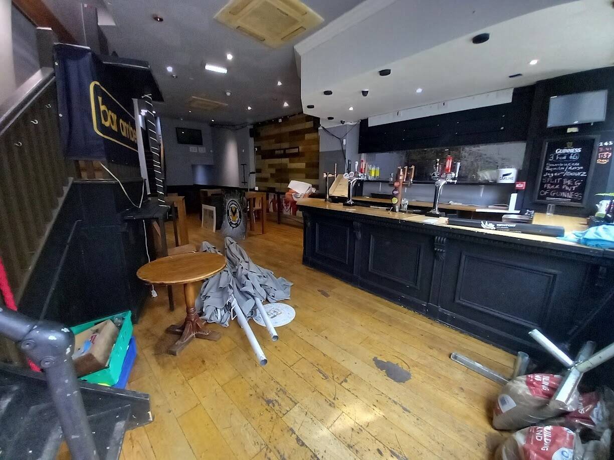 MONMOUTHSHIRE - CENTRAL NEWPORT (HIGH STREET) PUB/BAR WITH 3AM LICENCE