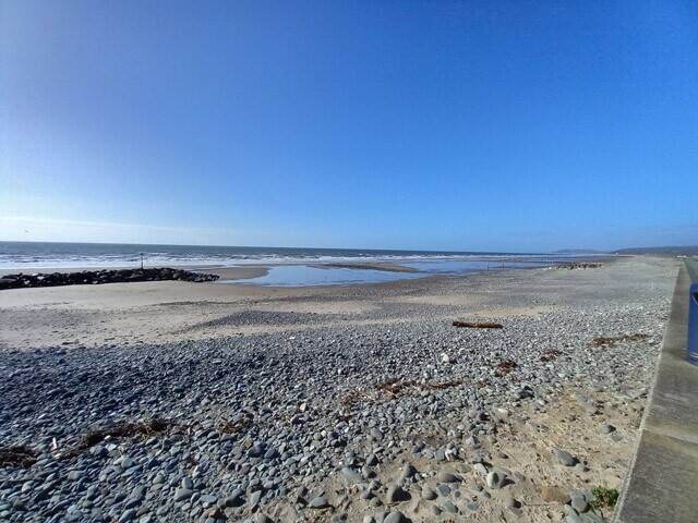 CARDIGAN BAY - SEA FRONT 11 BEDROOM YOUTH HOSTEL Photo 3