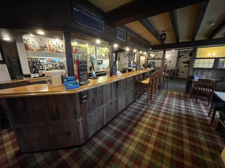 One of Devon’s Finest Country Pubs For Sale in Paignton