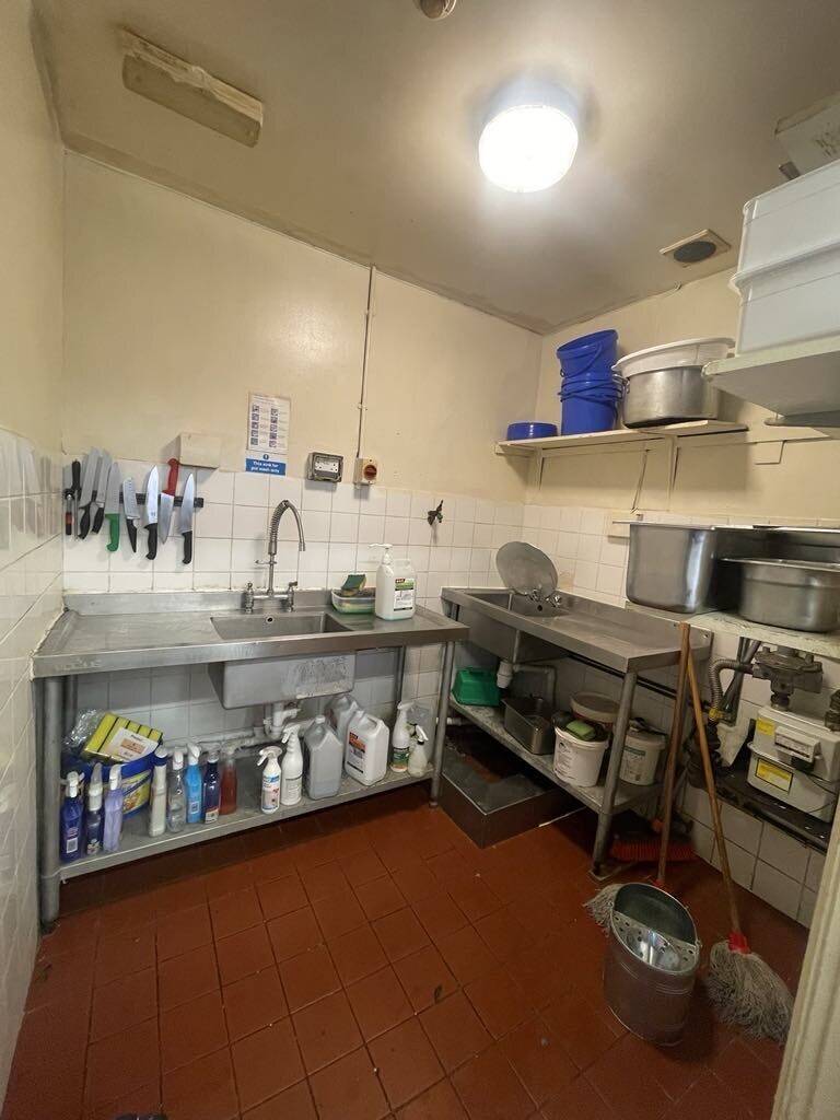 Takeaway & Desserts for sale, spacious workspace allowing alternative uses
