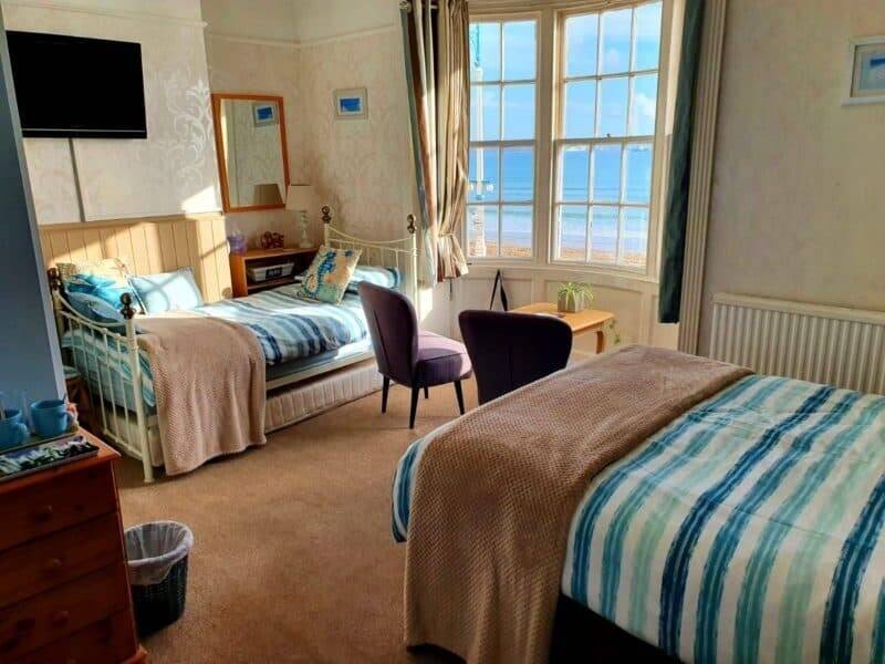 Superb Guest House right on the Beach Photo 3