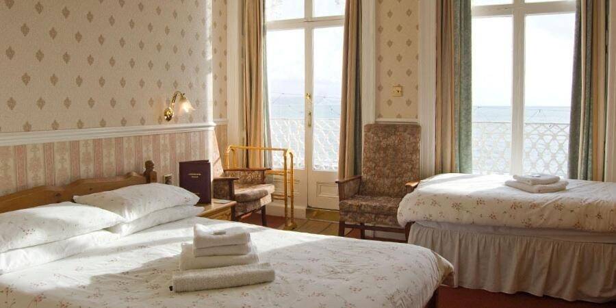 Lucrative Traditional Small Hotel with Sea Views Weymouth Photo 3