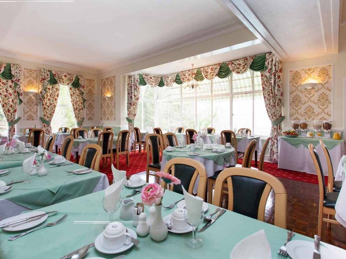 An Elegant Victorian Guest House with 18 Bedrooms Photo 3