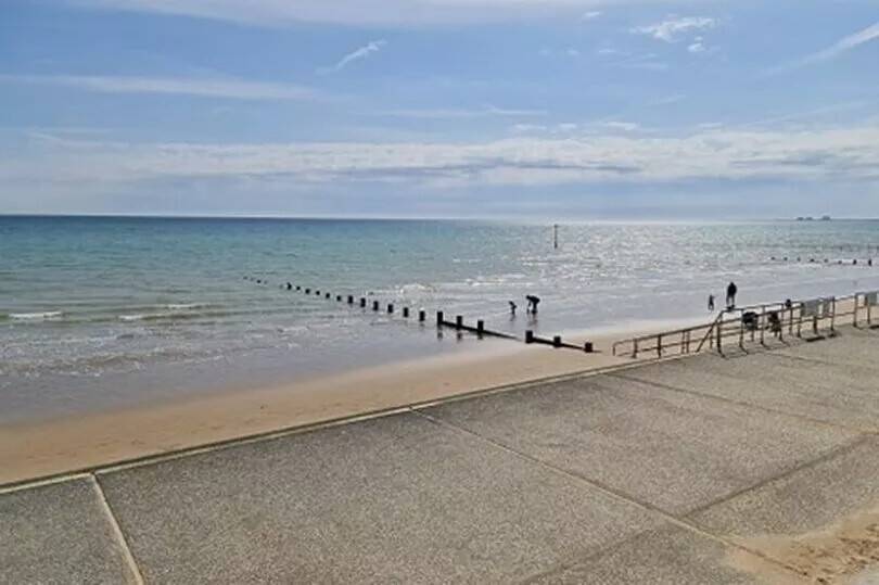 A BEAUTIFULLY-PRESENTED GUEST HOUSE  IN POPULAR SEASIDE VILLAGE OF DYMCHURCH Photo 3