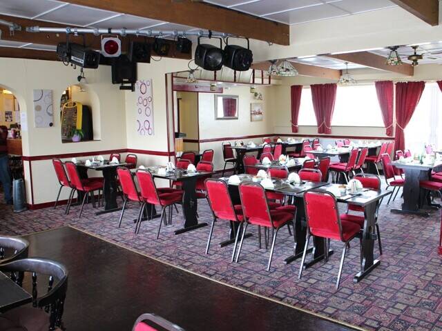 CARMARTHENSHIRE - SUBSTANTIAL VILLAGE PUBLIC HOUSE & RESTAURANT Photo 3