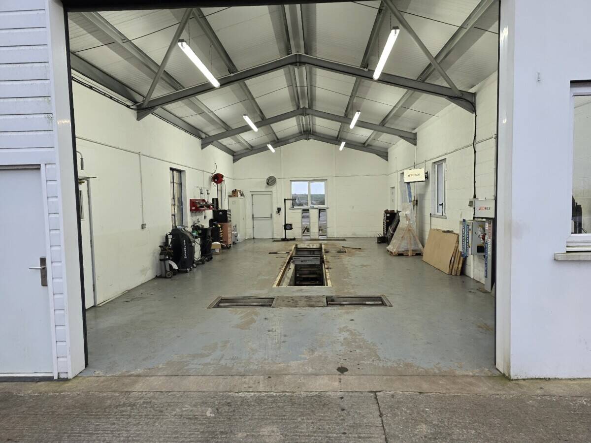 Modern Vehicle repair Garage and MOT station Photo 3