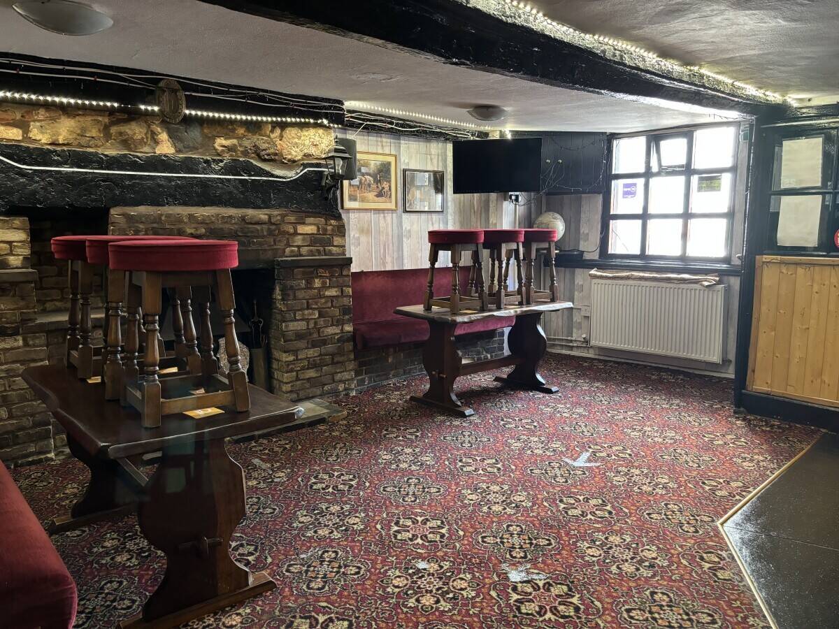 SOMERSET - TRADITIONAL WET LED VILLAGE PUBLIC HOUSE Photo 3
