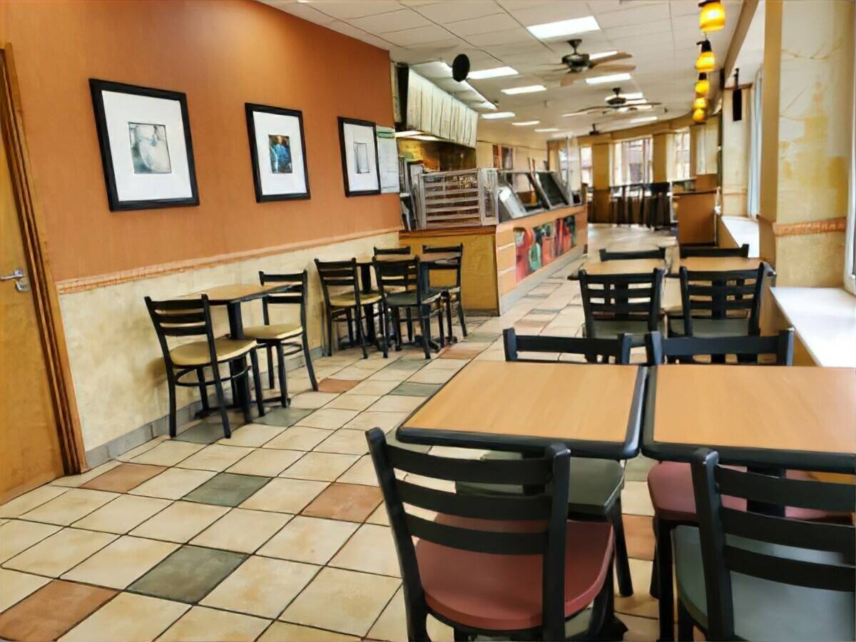 An outstanding opportunity to own a successful Subway franchise in Hampshire Photo 3