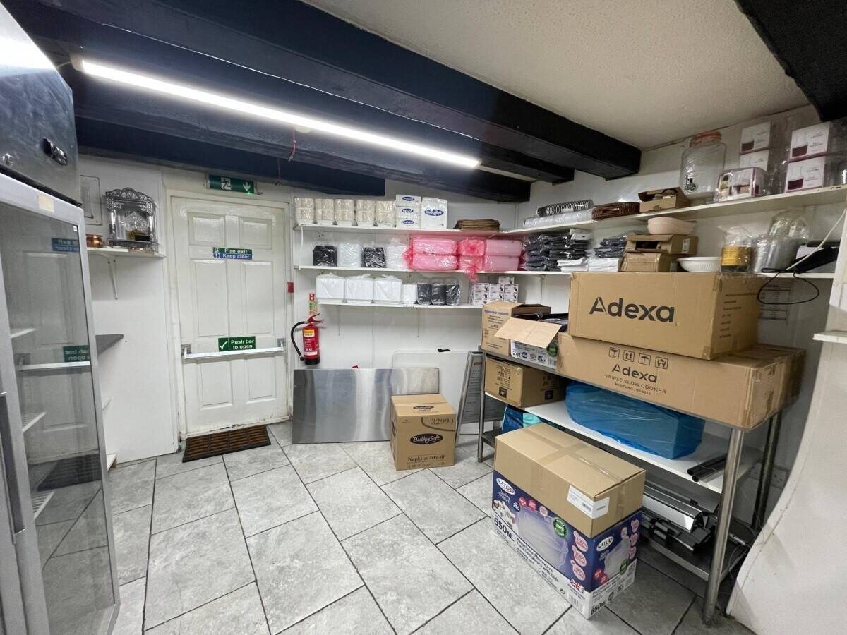 Prime Takeaway Opportunity in Hemel Hempstead – Perfectly Equipped for Cloud Kitchen Operations! Photo 3