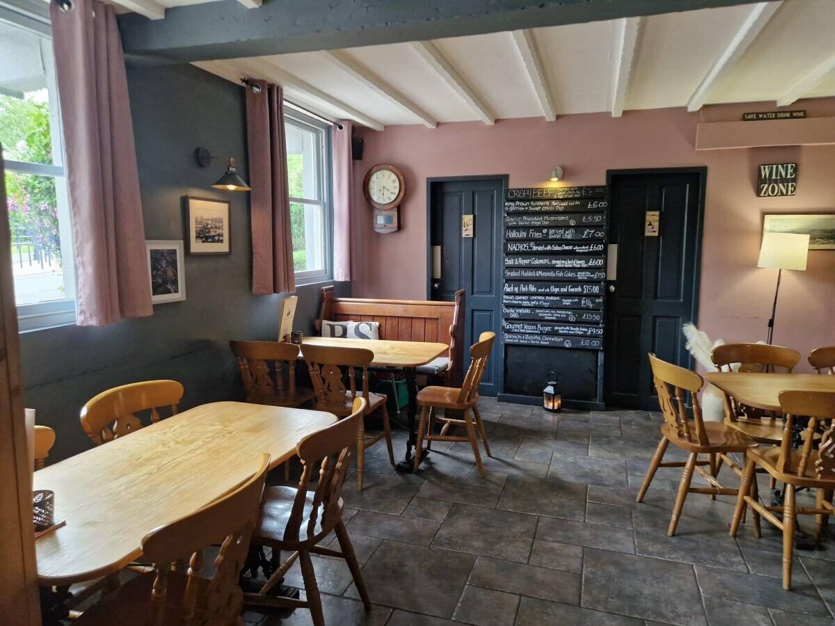 IRONBRIDGE - HIGH TRADING RIVERSIDE PUBLIC HOUSE