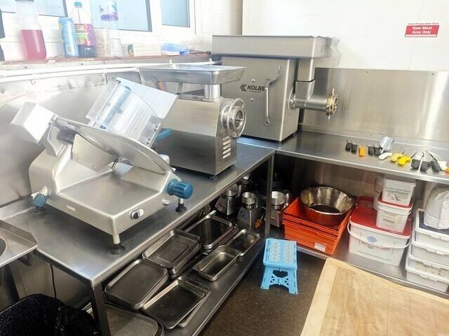 JUST REDUCED CATERING & RETAIL BUTCHERS  - NOW £349,000 plus SAV– VIRTUAL FREEHOLD  SOUTHEND ON SEA Photo 3