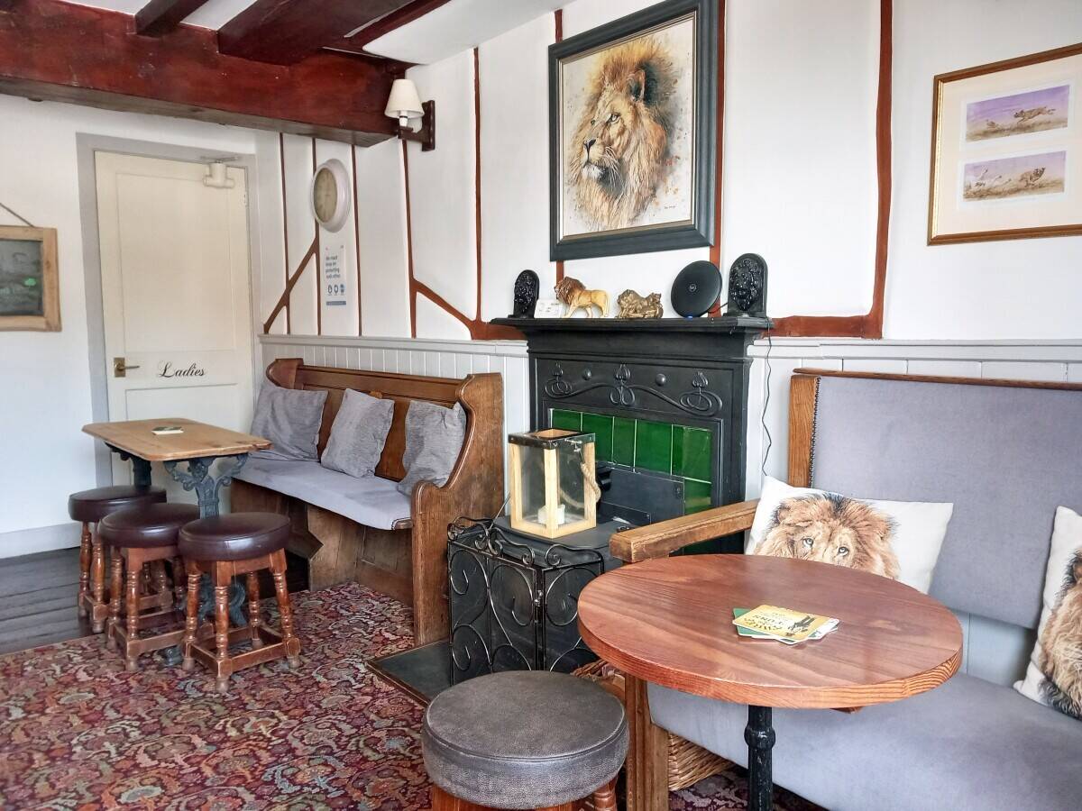 SHROPSHIRE - WELL APPOINTED AND RECENTLY RENOVATED TRADITIONAL VILLAGE PUB Photo 3