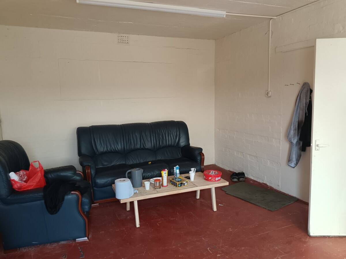 Car Repair Garage Unit Photo 4