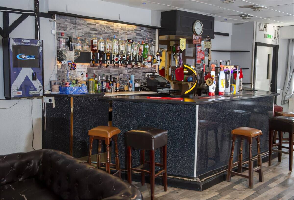 Public House with 2 Tenanted Flats for sale in Lochgelly, Fife Photo 3