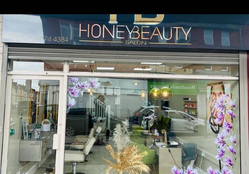 Hair and beauty salon for sale in OLDSWAN, Liverpool  Photo 3