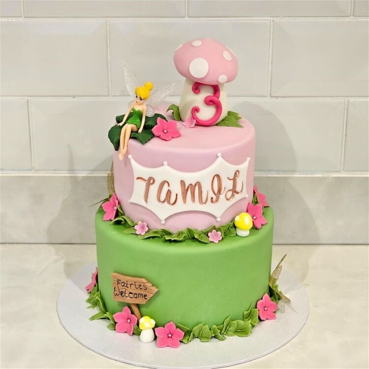 TOP RATED PROVIDER OF BESPOKE CELEBRATION CAKES Photo 3