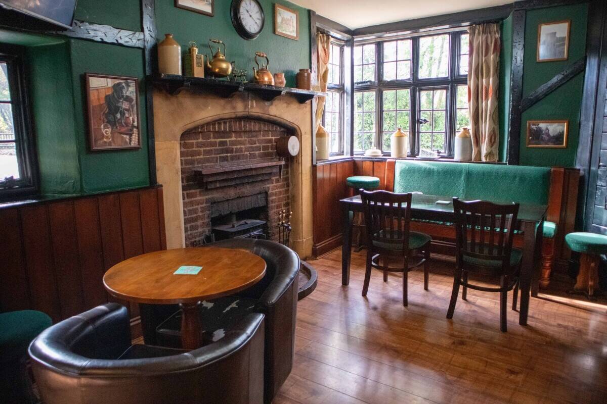 KENT - INVESTMENT SALE OF ICONIC KENT PUB (NET YIELD 7.5%) Photo 3