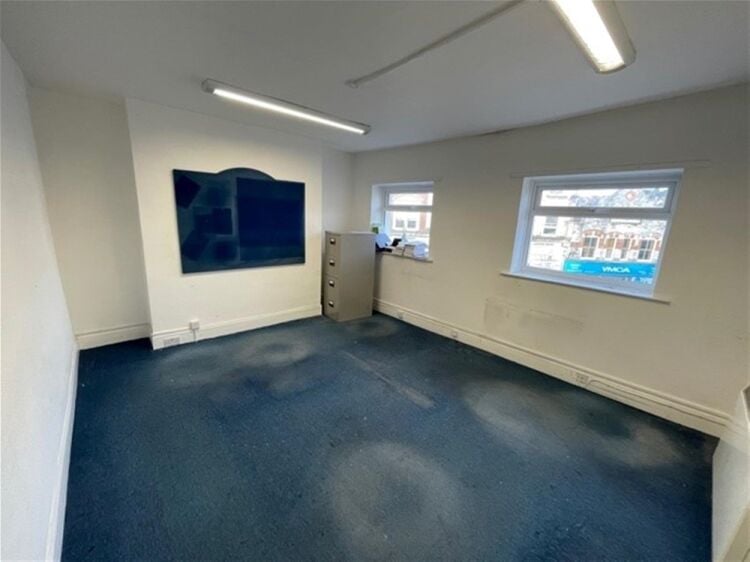Second Floor Office Suite To Let For Sale in Newton Abbot Photo 2