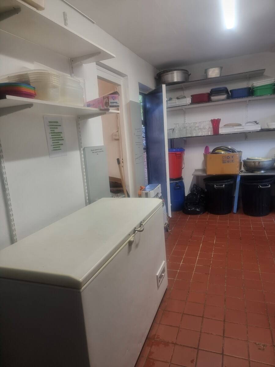 Indian Takeaway located in the central location of Grove Park Quick Sale