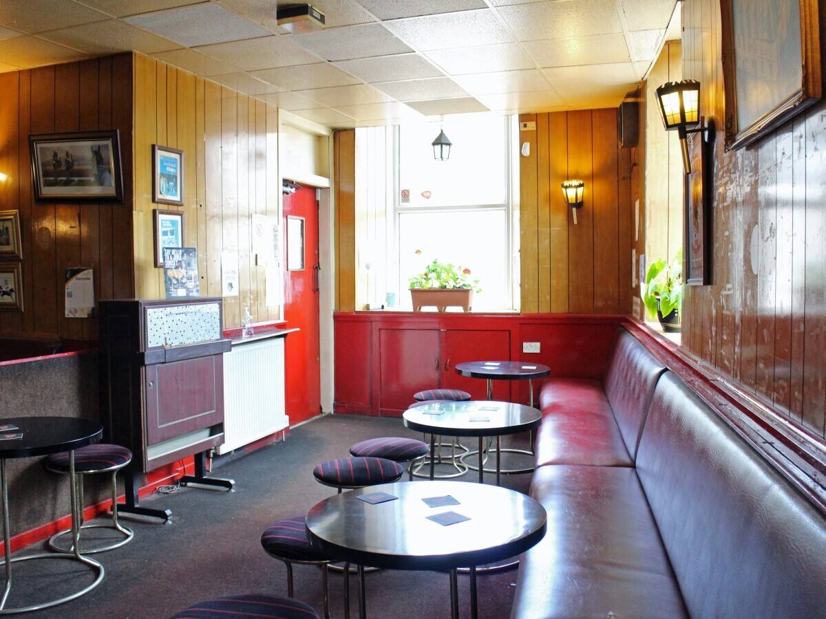 AYRSHIRE – 8 BEDROOM HOTEL AND BAR WITH CAR PARK