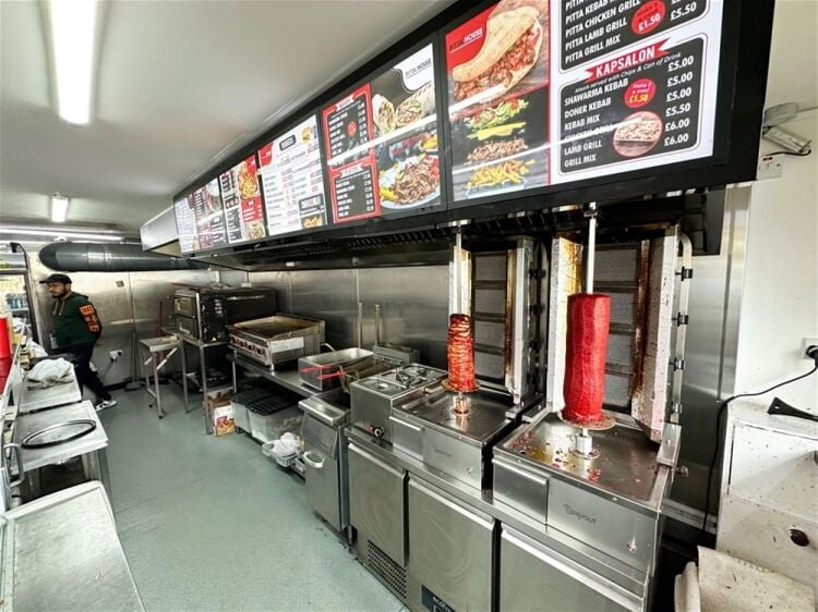 Hot Food Takeaway in Ashton-under-Lyne Photo 3