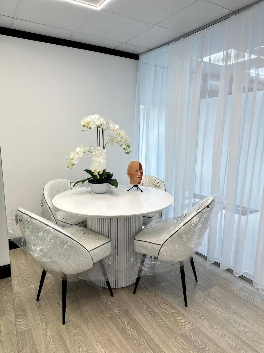 Established beauty salon Manchester Photo 4