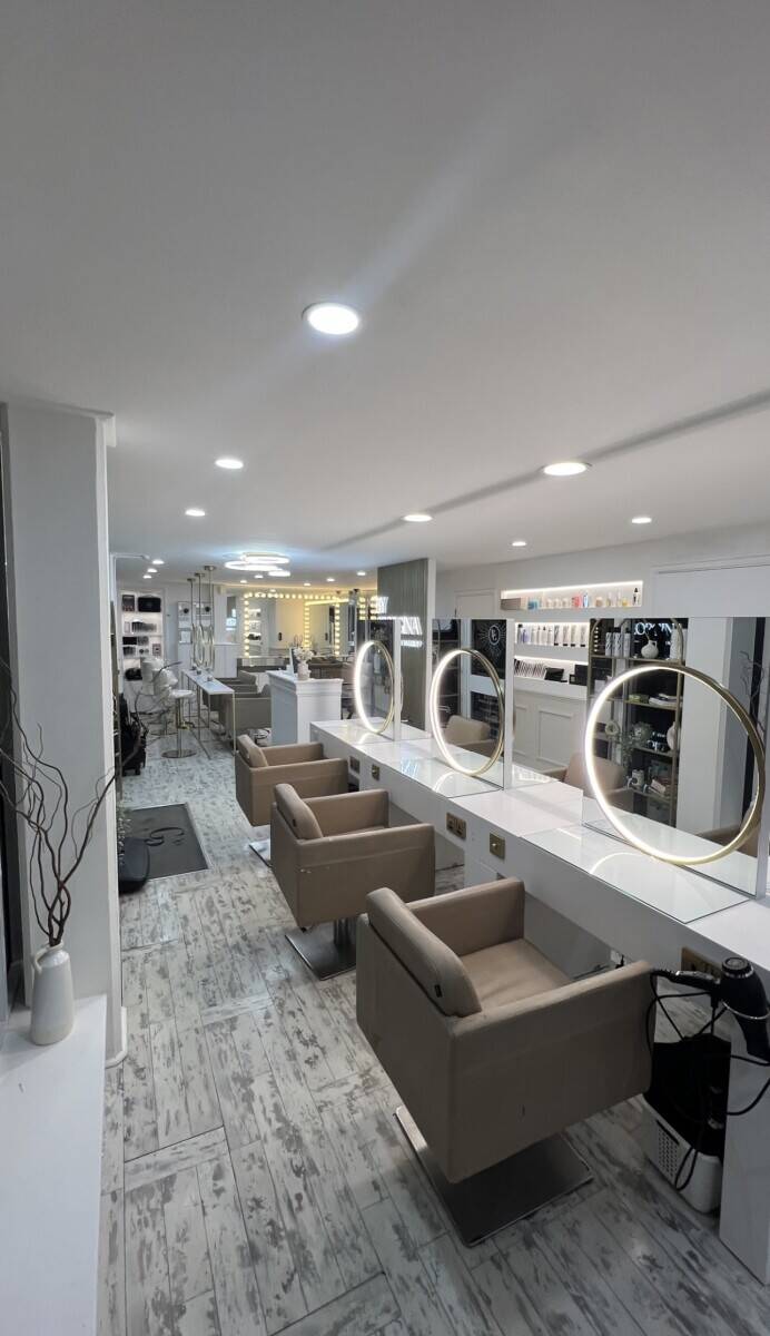 Hair & Makeup studio for sale in Loughton Photo 2