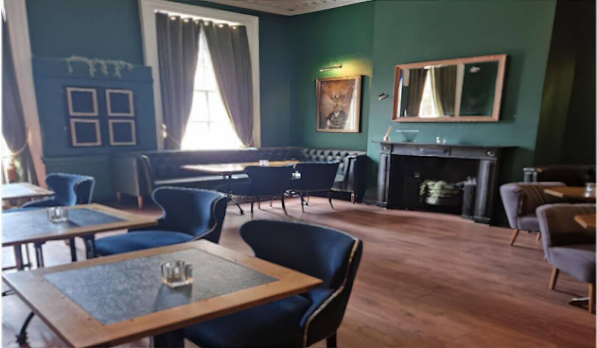 NEW TO MARKET PROPERTY  - The Royal Institution Cocktail Bar Photo 3