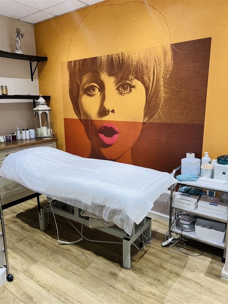 PREMIER TANNING, HAIR & BEAUTY  SALON FOR SALE