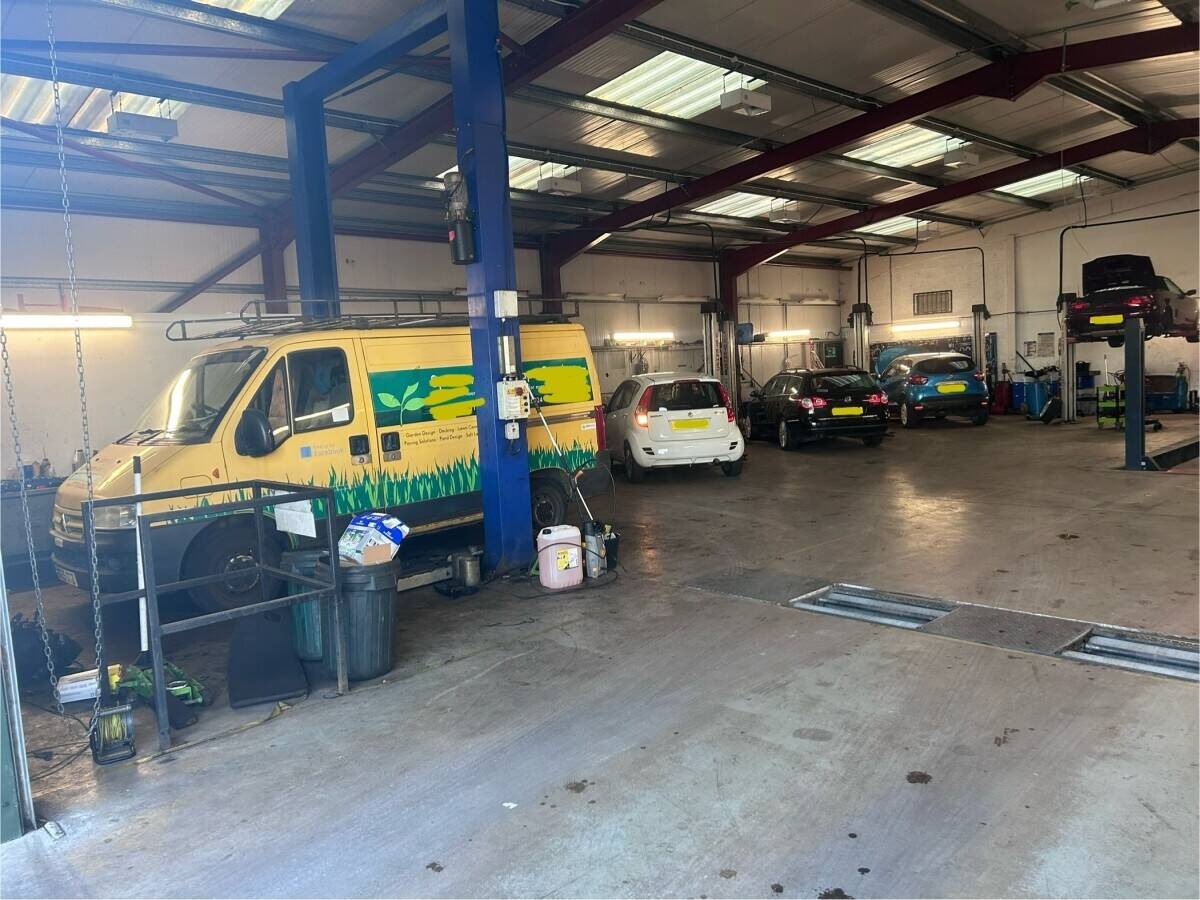 Mot Station & Vehicle Repairs Photo 3