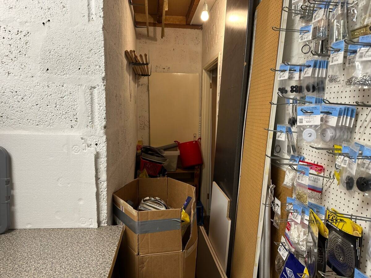 Long Established Traditional Electrical Shop in prime coastal location.