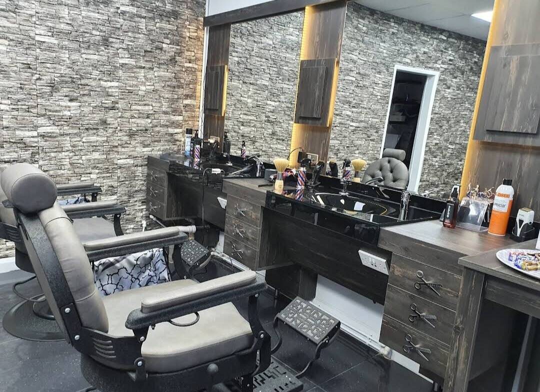 Well developed Barber shop for sale in Chase Side Enfield